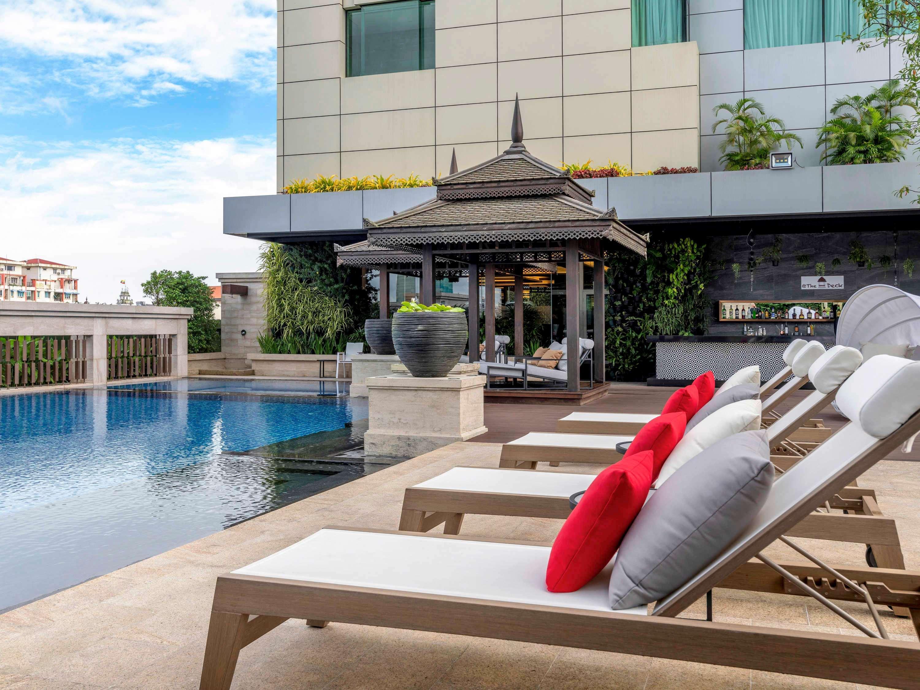 Pullman Yangon Centrepoint Hotel Exterior foto