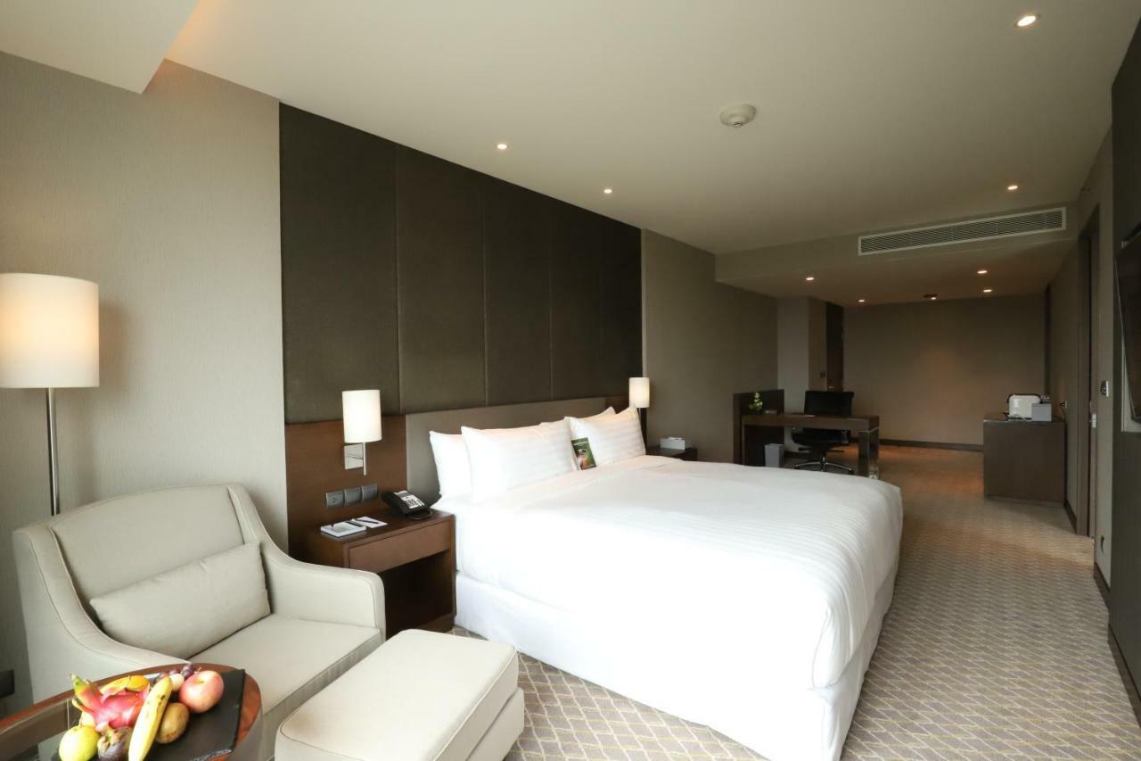 Pullman Yangon Centrepoint Hotel Exterior foto